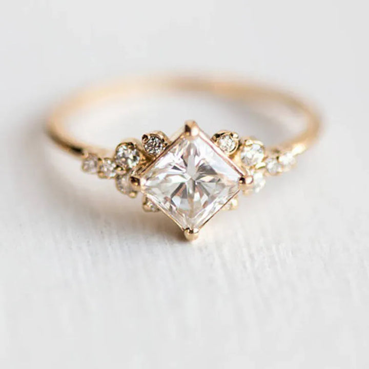 Karen - Bague Élégante Reine Delysienne
