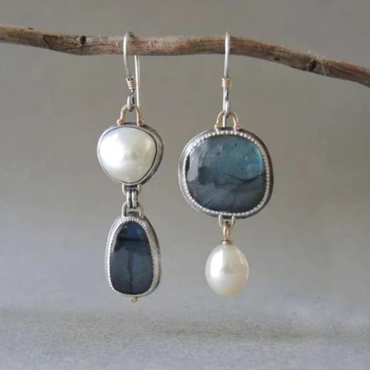 Boucles d'oreilles en perles de pierre bleue vintage