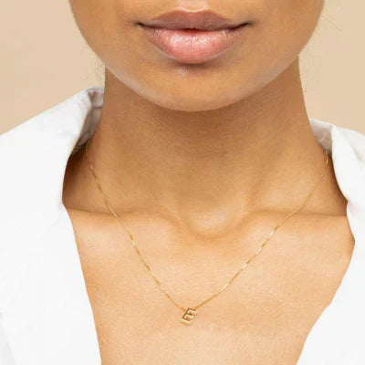 Collier initial en lettre d'amour | Or blanc