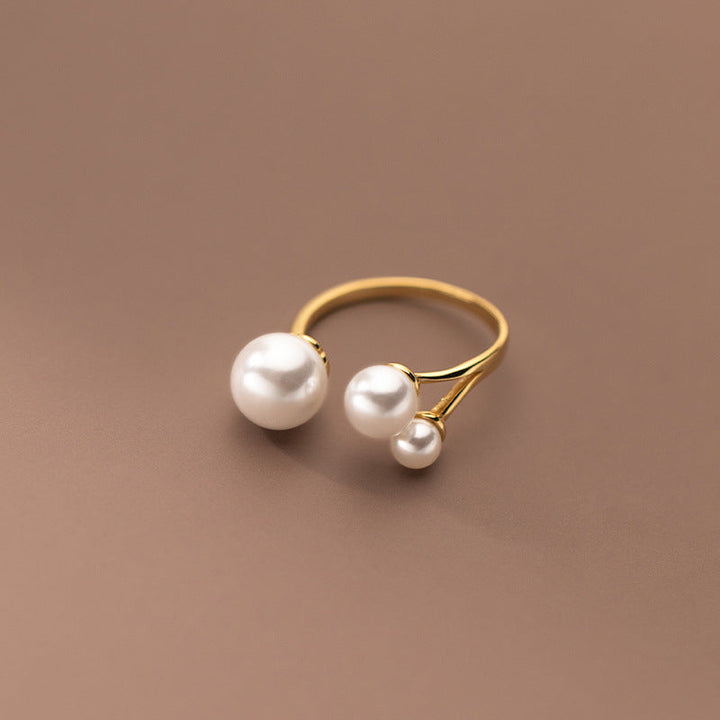 Bague ajustable en perles d'eau douce triples