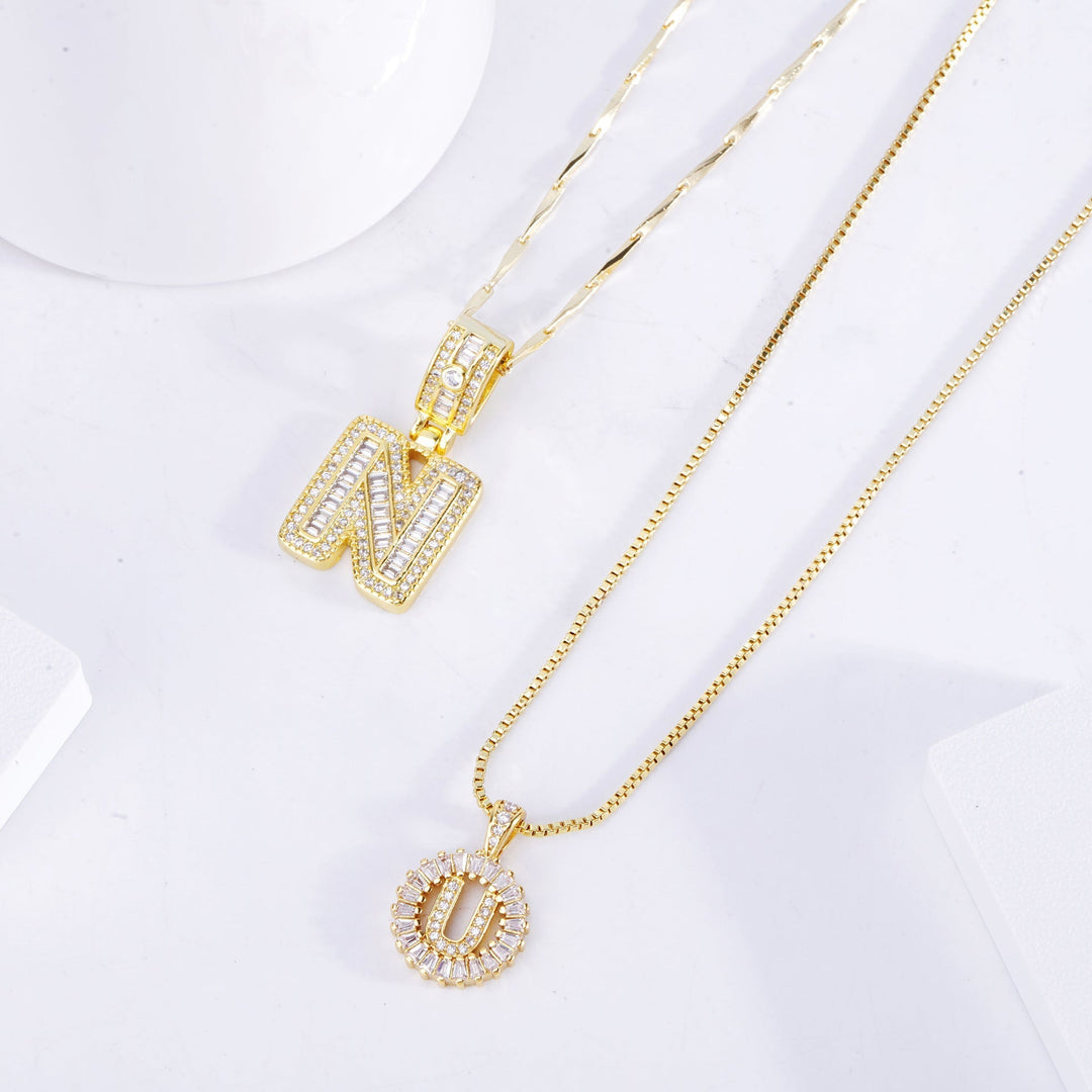 Collier avec initiale en moissanite | Or blanc