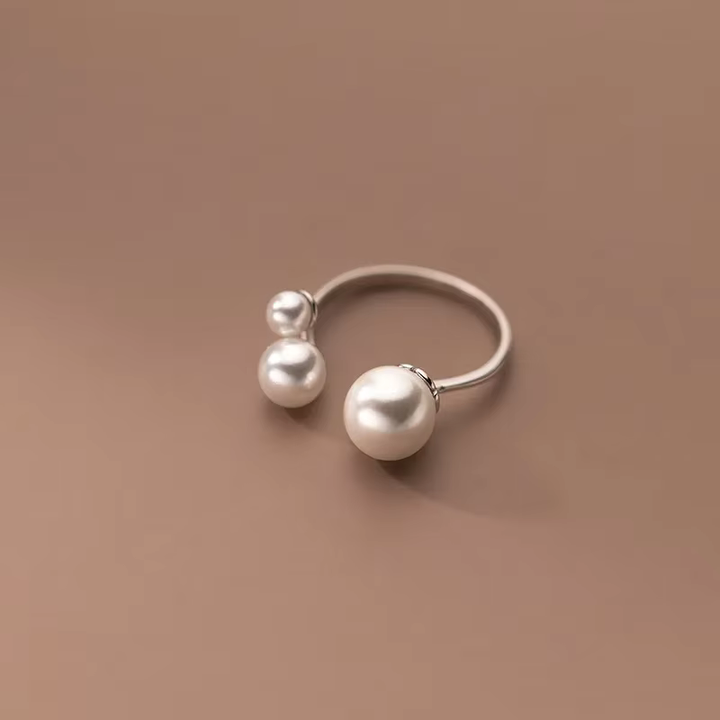 Bague ajustable en perles d'eau douce triples