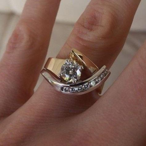 Bague Vintage Irregulière avec Diamants