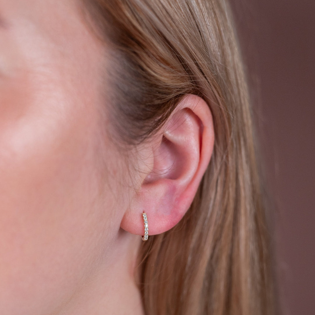 Boucles d'oreilles Huggie en Moissanite | Or